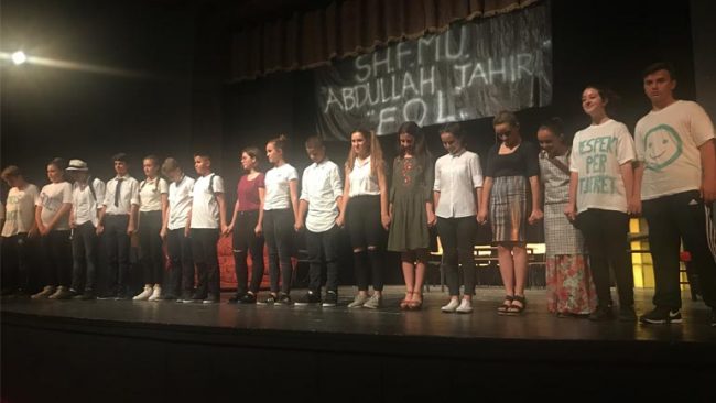 Shfaqje teatrale nga filloristët e shkollës “Abdullah Tahiri”