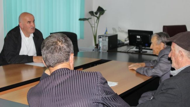Kryetari Sokol Haliti takon qytetarë të komunës së Vitisë