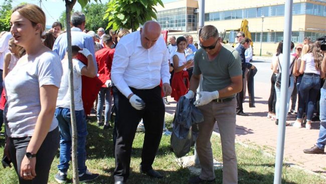 Vitia me aktivitete të pastrimit shënon Ditën Ndërkombëtare të Mjedisit
