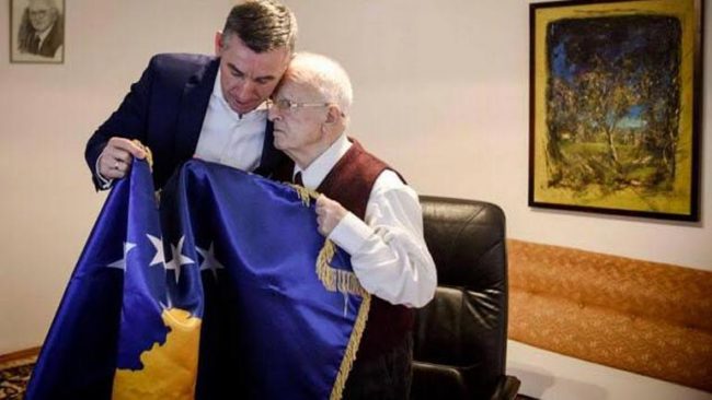 Lamtumirë Adem Demaçi, heroi i Kosovës, frymëzimi dhe krenaria jonë!