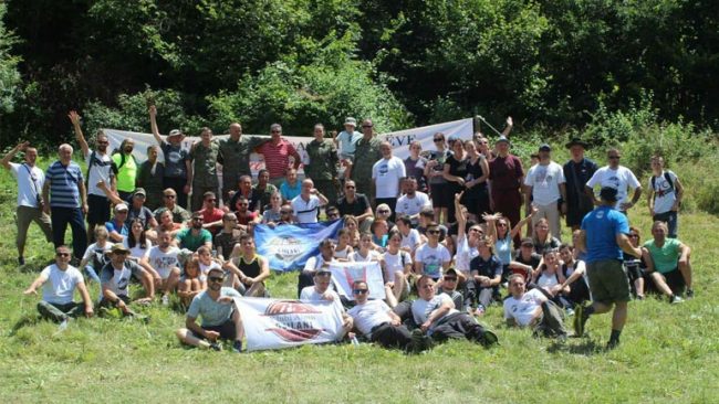 Mbi 300 bashkatdhetarë të Gjilanit i bashkohen “Ecjes së alpinistëve”