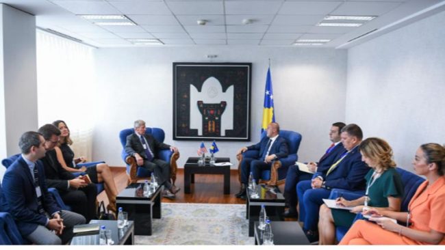 Haradinaj: Shkollimi i të rinjve tanë, tejet i rëndësishëm për vendin