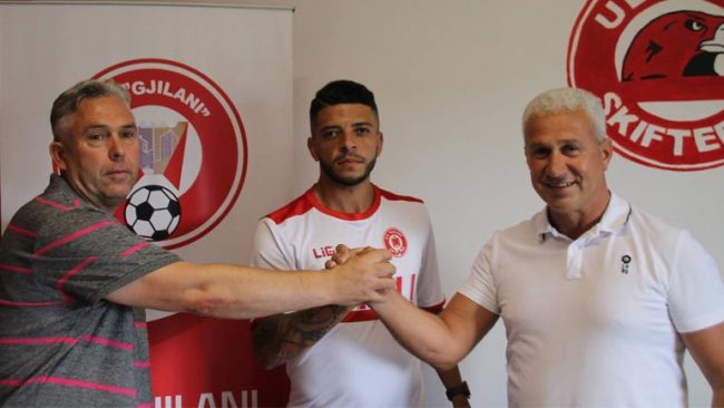 Braziliani Jefferson Lopes vishet kuq e bardh