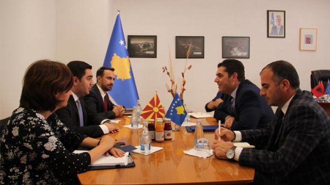 Hasani i përkushtuar për vazhdimin e marrëdhënieve të mira Kosovë-Maqedoni