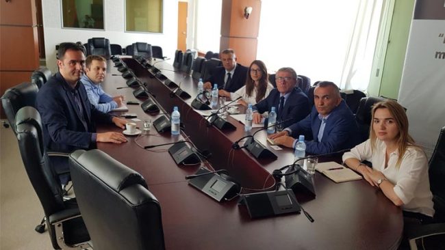 OAK mirëpritet në takim nga shefi i grupit parlamentar të Vetëvendosjes