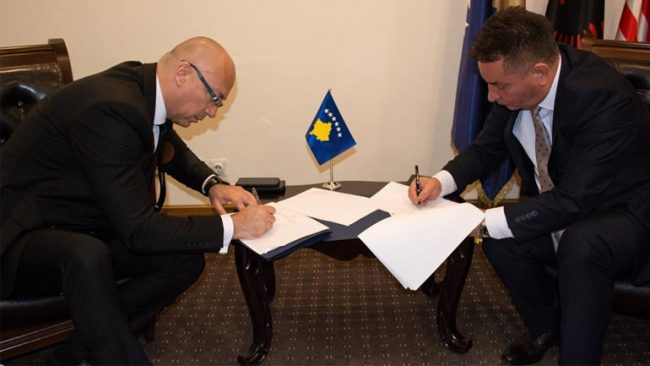 Lekaj e Rakic nënshkruajnë marrëveshje për dy projekte për Mitrovicën e Veriut