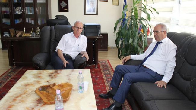 Kryesuesi Nehat Idrizi viziton Gjykatën Themelore në Gjilan