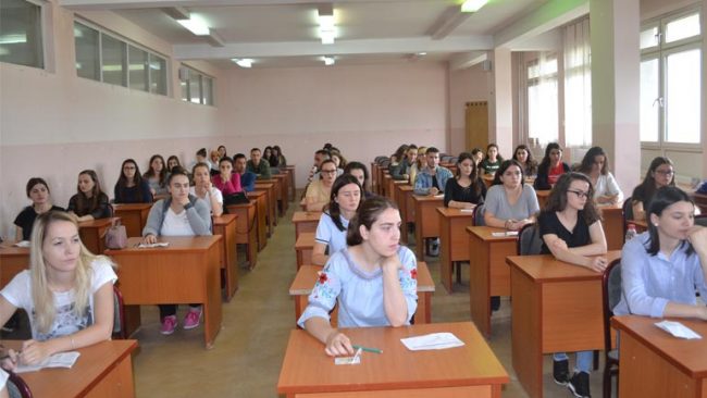 Po mbahen provimet pranuese në Universitetin “Kadri Zeka”