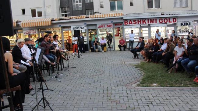 Sonte flladi veror do të vije me “kangë, poezi e shumë dashni”