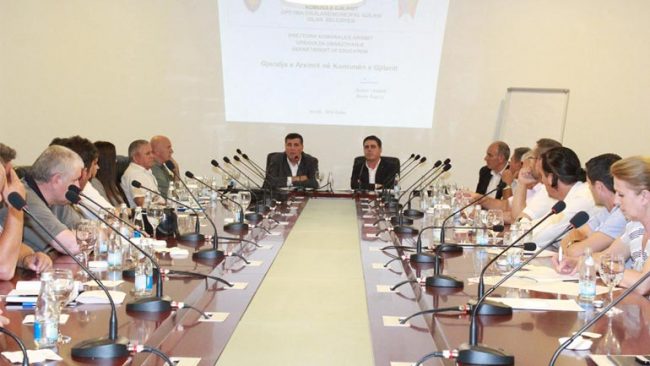 Haziri: Në vitin 2019 të gjithë nxënësit e Gjilanit do të veshin uniformë unike