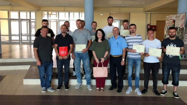11 të rijnë vitias aftësohen në profesionin e elektroinstaluesit