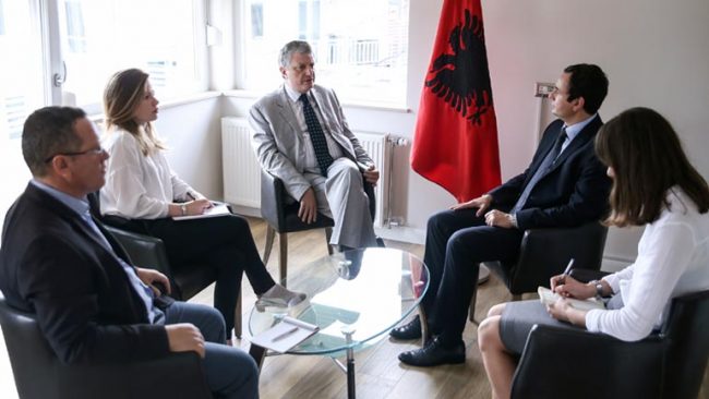 Vetëvendosje e pret në takim ambasadorin francez, Didier Chabert