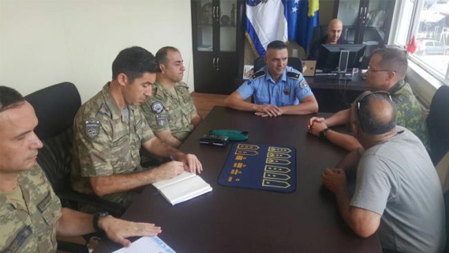 Major Alban Ramushi priti në takimin nënkolonelin e KFOR-it finlandez