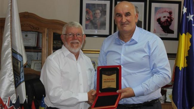 Kryetari Haliti nderon me mirënjohje, kandezin Prof. Dr. Gery Partlow
