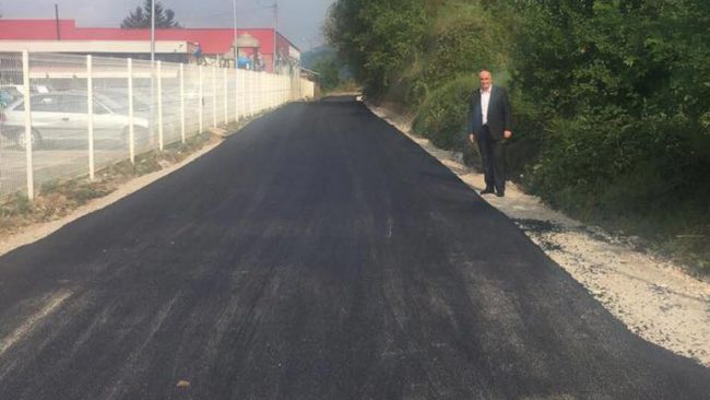 Në Komunën e Vitisë u asfaltuan sot edhe tri rrugë