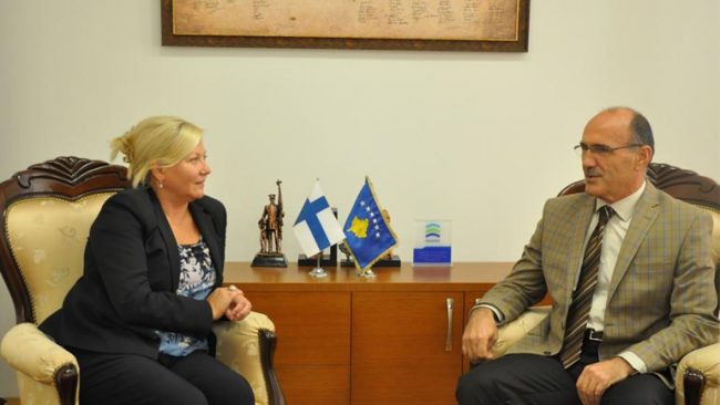 Ministri Gashi priti në takim ambasadoren e Finlandës në Kosovë