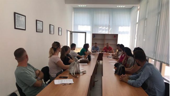 Në Gjilan mbahet debati: “Fuqizimi i Rinisë me ndryshim-plotësimin e ligjit për rini”