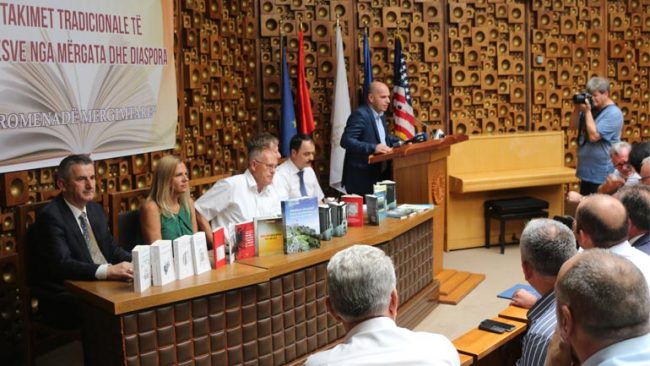 “Promenadë mërgimtare” me krijues nga diaspora
