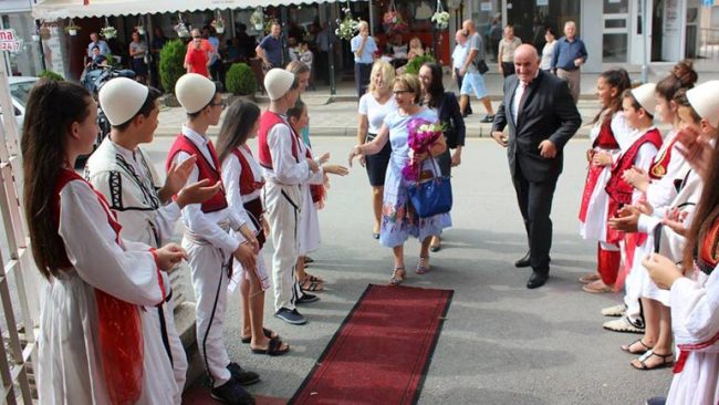 Vitia shpalli “Qytetare Nderi” ish-eurodeputeten Doris Pack