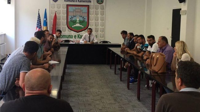 Arifi takon fermerët përfitues të granteve nga MBPZHR