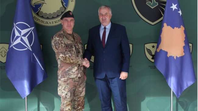 Ministri i FSK-së, Rrustem Berisha priti komandantin e KFOR-it, gjeneral major Salvatore Cuoci