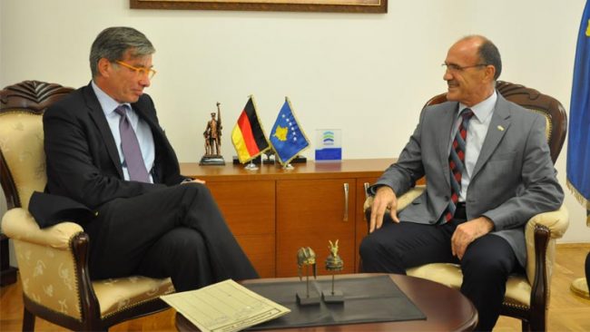 Ministri Gashi priti në takim ambasadorin gjerman në Kosovë