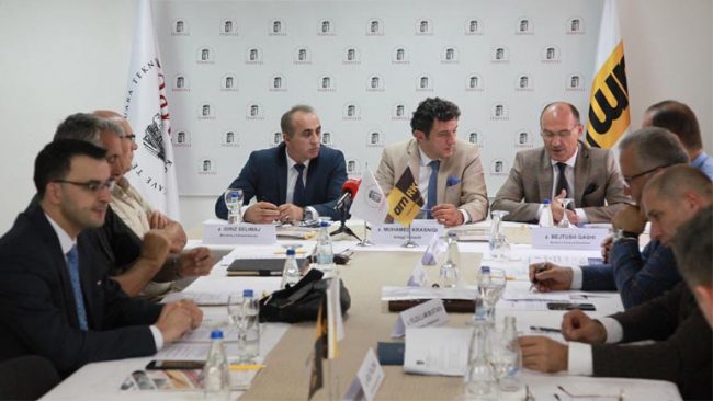 U mbajt tryeza për: “Analizën e gjendjes të sigurisë në rrugët e Kosovës”