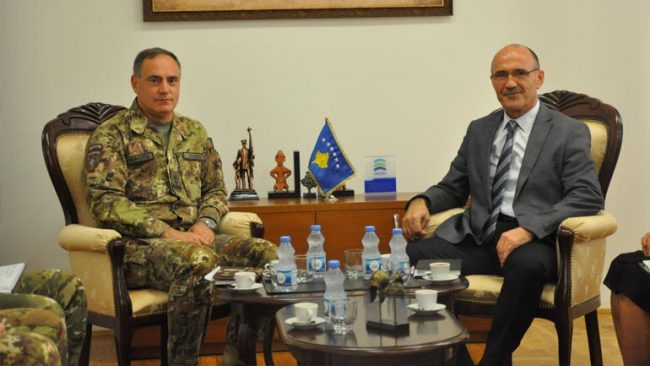 Ministri Gashi priti në takim të rregullt komandantin e KFOR-it