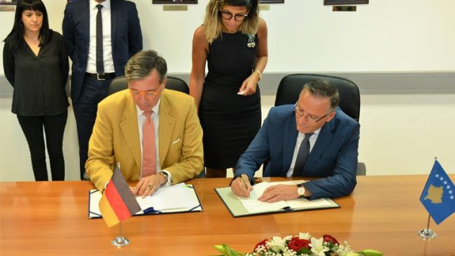 Gjermania dhuron 6.5 milionë euro për rritjen e kapitalit të Fondin Kosovar për garantimin e kredive