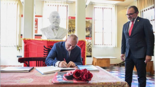 Haradinaj: Duke qenë afër njëri-tjetrit, sot nderojmë  historinë tonë të lavdishme, por edhe të ardhmen!