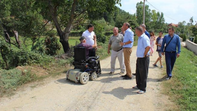 Haziri ua shfaqi zotimin banorëve të Lagjes së Shasivarëve për ndërtimin e rrugës dhe kanalizimit