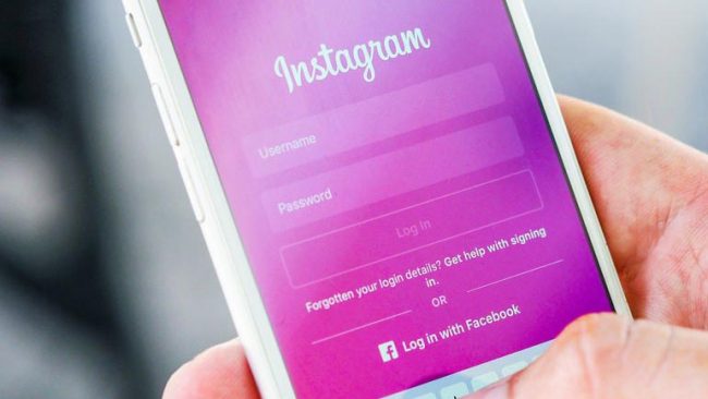 E sulmon një femër, e kanos pastaj edhe  përmes instagramit