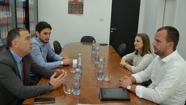 Kamenica pajiset me ID kartela për vijueshmërinë në punë
