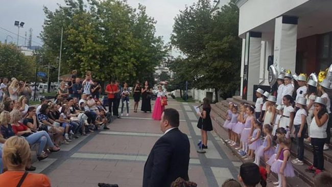 “Një buzëqeshje dhe një këngë për diasporën”