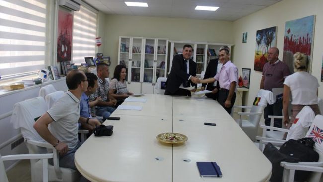 Haziri nënshkruan kontratat e subvencioneve me nëntë OJQ