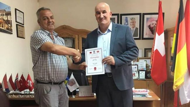 Shoqata “Vitia” në Gjenevë nderoi kryetarin Haliti me mirënjohje