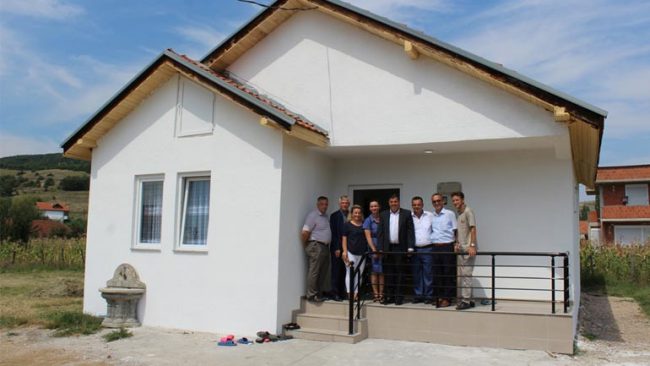 Gjilani me donatorët inaugurojnë dy shtëpi të reja për familjet në nevojë