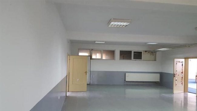 Komuniteti i Smirës nën përkrahjen e DKA-së bënë ngjyrosjen e brendshëm të shkollës si dhe rregullon oborrin e saj