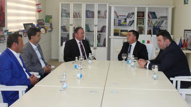 Haziri e Taravari diskutojnë për mundësitë e bashkëpunimit Gjilan – Gostivar