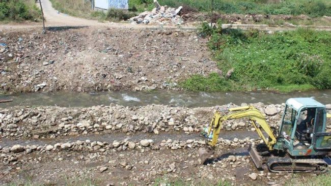 Kryetari Haliti sheh nga afër si shkojnë punët e ndërtimit të Urës në Viti