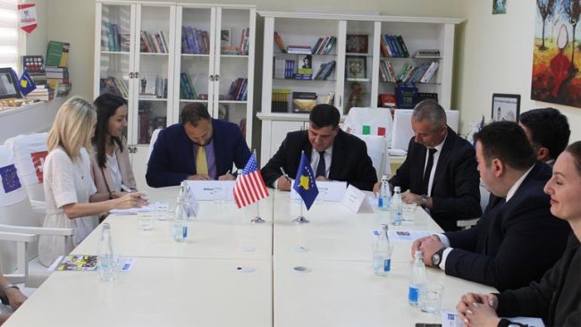 Gjilani dhe USAID, me marrëveshje për mbështetjen e nxënësve për tregun e punës dhe orientimin në karrierë