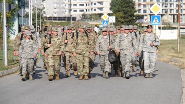 Oficerë dhe nënoficerë të Gardës Kombëtare të Ajovës, po qëndrojnë në Kosovë