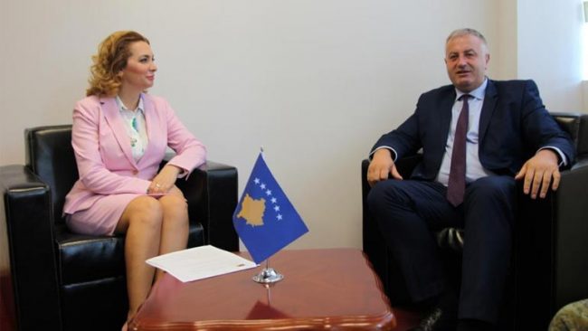 Ministri i MFSK-së takon udhëheqësen e Task Forcës “Ta pastrojmë Kosovën’’