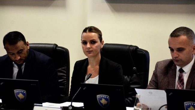 Kalon në Qeveri koncept dokumenti në fushën e tregtisë