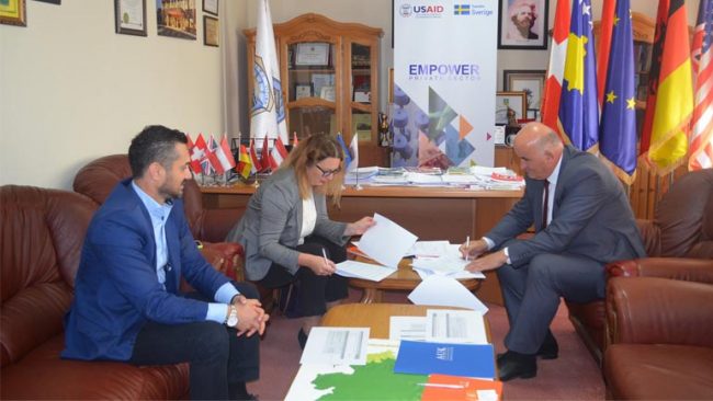 Vitia nënshkroi marrëveshje bashkëpunimi me RIT Kosovo (AUK)-Training and Development Institute