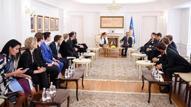 Presidenti Thaçi priti një delegacion me deputetë austriakë
