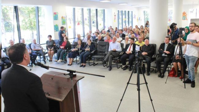 Biblioteka e Gjilanit shënoi 80 vjetorin e themelimit të saj