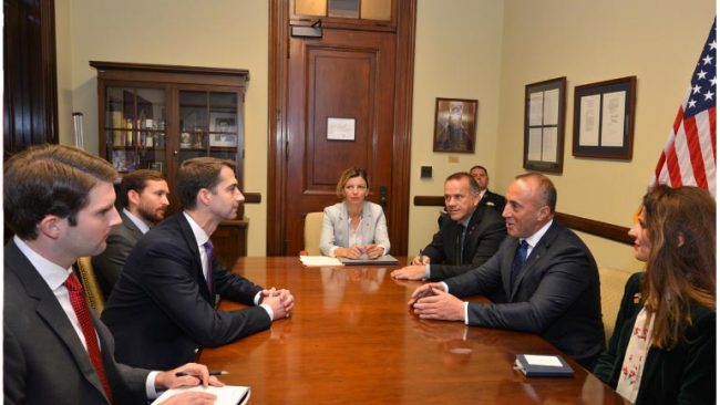 Kryeministri Haradinaj u takua me senatorin amerikan, Tom Cotton