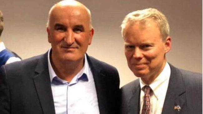Kreu i Vitisë vlerëson lartë punën e ambasadorit amerikan