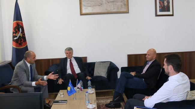 Zv. kryeministri Gashi pret ambasadorin francez Chabert – vijnë investime nga Franca